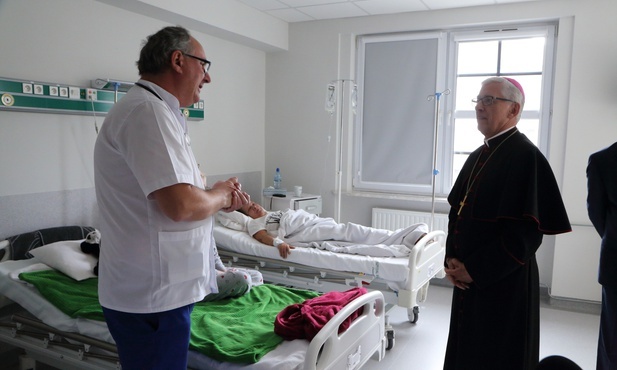 Abp Wiktor Skworc do medyków: Dziękuję za Waszą codzienność wypełnioną miłością do chorego