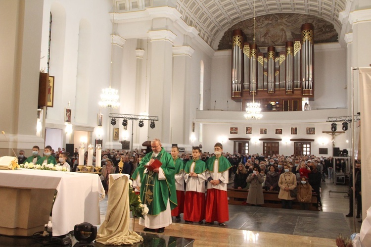 Dąbrowa Tarnowska. Wprowadzenie relikwii bł. kard. Wyszyńskiego