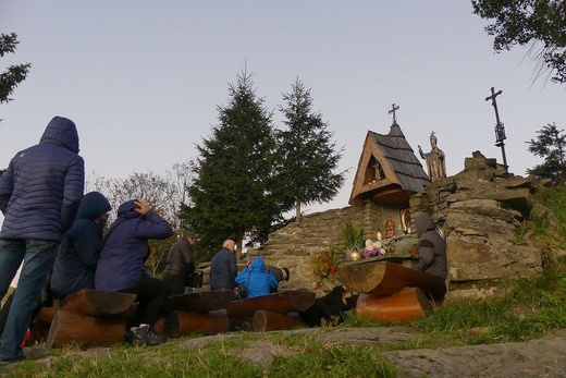 Wieczorne Wyprawy Różańcowe dookoła Trójwsi - Koniakowa, Istebnej i Jaworzynki