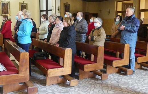 Parafialnie zespoły Caritas na podsumowaniu programu pomocy żywnościowej w Janowicach