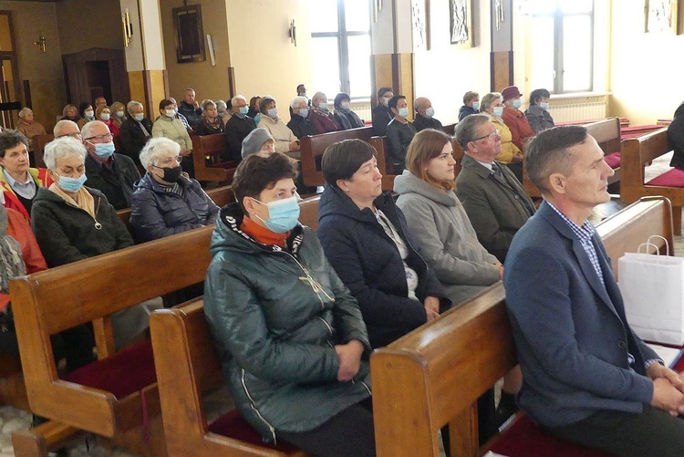 Parafialnie zespoły Caritas na podsumowaniu programu pomocy żywnościowej w Janowicach