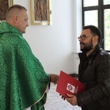 Parafialnie zespoły Caritas na podsumowaniu programu pomocy żywnościowej w Janowicach