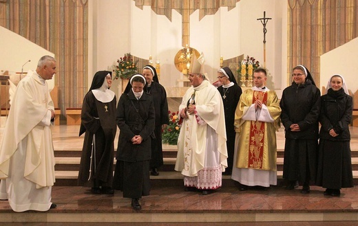 Nuncjusz apostolski abp Salvatore Pennacchio w parafii NSPJ w Kętach