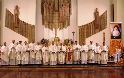 Nuncjusz apostolski abp Salvatore Pennacchio w parafii NSPJ w Kętach