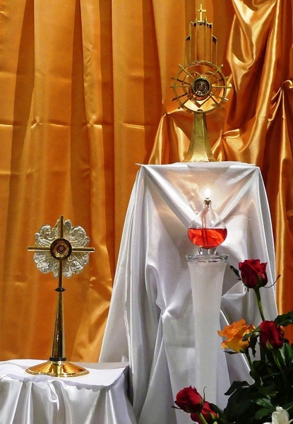 Nuncjusz apostolski abp Salvatore Pennacchio w parafii NSPJ w Kętach