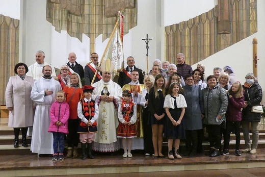 Nuncjusz apostolski abp Salvatore Pennacchio w parafii NSPJ w Kętach