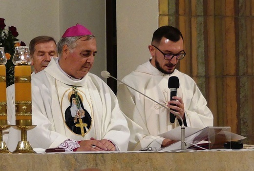 Nuncjusz apostolski abp Salvatore Pennacchio w parafii NSPJ w Kętach