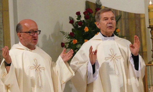 Nuncjusz apostolski abp Salvatore Pennacchio w parafii NSPJ w Kętach