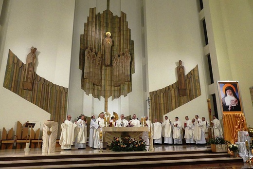 Nuncjusz apostolski abp Salvatore Pennacchio w parafii NSPJ w Kętach