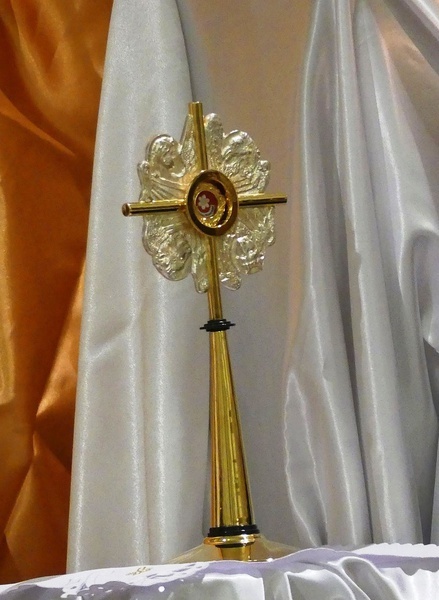 Nuncjusz apostolski abp Salvatore Pennacchio w parafii NSPJ w Kętach