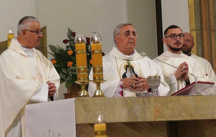 Nuncjusz apostolski abp Salvatore Pennacchio w parafii NSPJ w Kętach