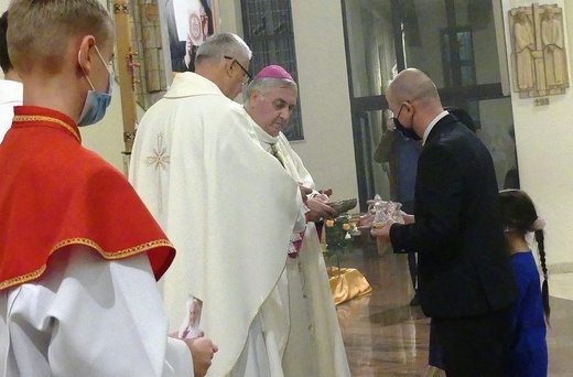 Nuncjusz apostolski abp Salvatore Pennacchio w parafii NSPJ w Kętach