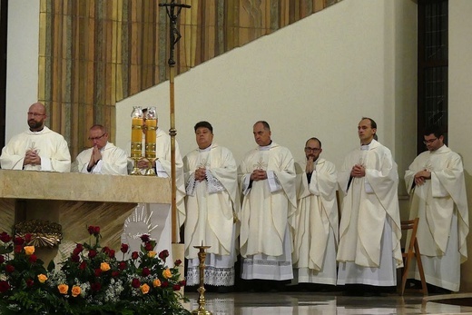 Nuncjusz apostolski abp Salvatore Pennacchio w parafii NSPJ w Kętach