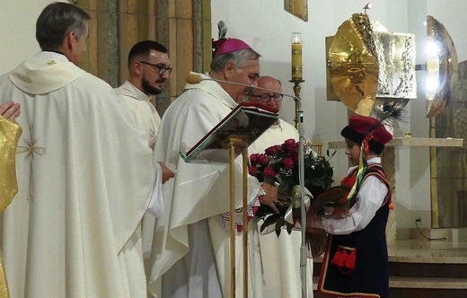 Nuncjusz apostolski abp Salvatore Pennacchio w parafii NSPJ w Kętach