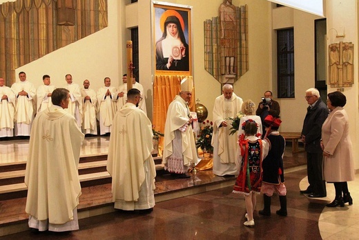 Nuncjusz apostolski abp Salvatore Pennacchio w parafii NSPJ w Kętach