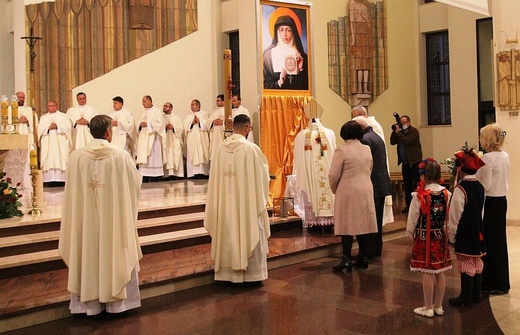 Nuncjusz apostolski abp Salvatore Pennacchio w parafii NSPJ w Kętach