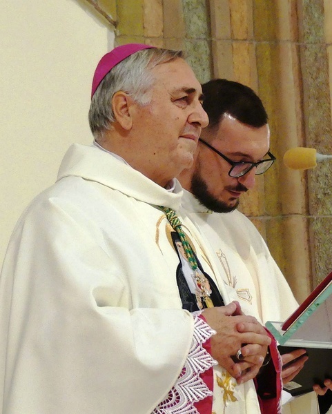 Nuncjusz apostolski abp Salvatore Pennacchio w parafii NSPJ w Kętach