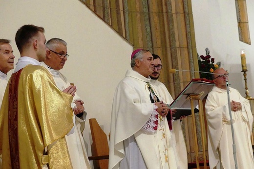 Nuncjusz apostolski abp Salvatore Pennacchio w parafii NSPJ w Kętach