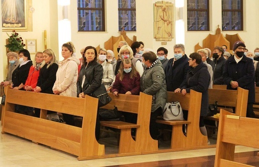 Nuncjusz apostolski abp Salvatore Pennacchio w parafii NSPJ w Kętach