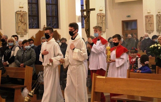 Nuncjusz apostolski abp Salvatore Pennacchio w parafii NSPJ w Kętach
