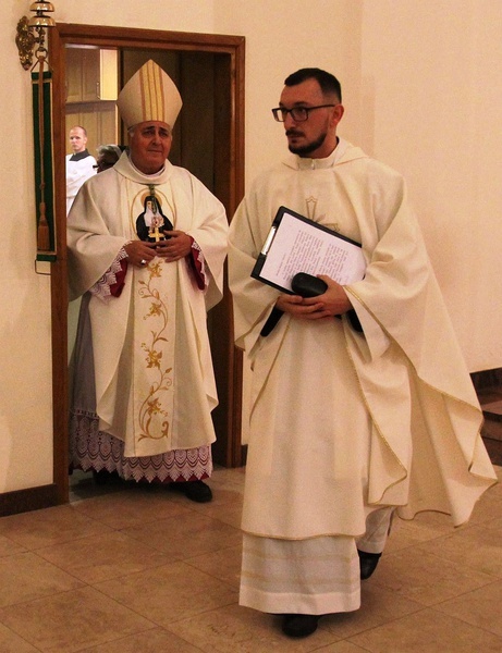 Nuncjusz apostolski abp Salvatore Pennacchio w parafii NSPJ w Kętach