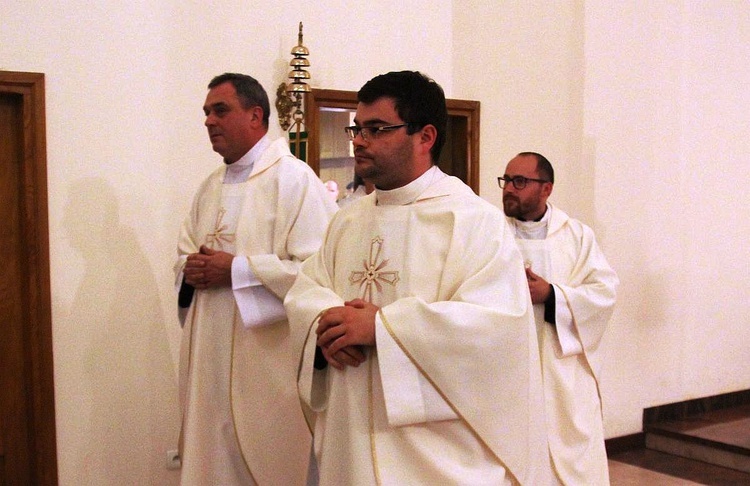 Nuncjusz apostolski abp Salvatore Pennacchio w parafii NSPJ w Kętach