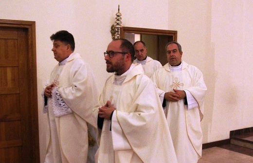 Nuncjusz apostolski abp Salvatore Pennacchio w parafii NSPJ w Kętach