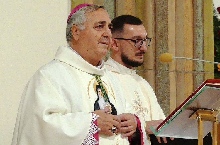 Nuncjusz apostolski abp Salvatore Pennacchio w parafii NSPJ w Kętach