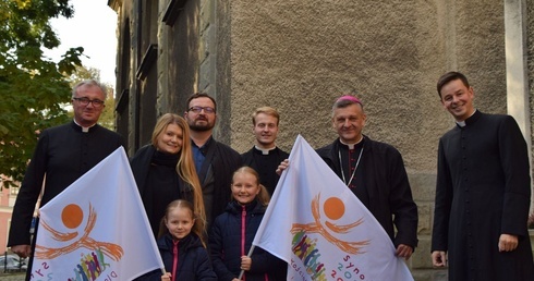 Bp Roman Pindel wraz z duszpasterzami i wiernymi zainaugurował drogę synodalną w diecezji bielsko-żywieckiej.