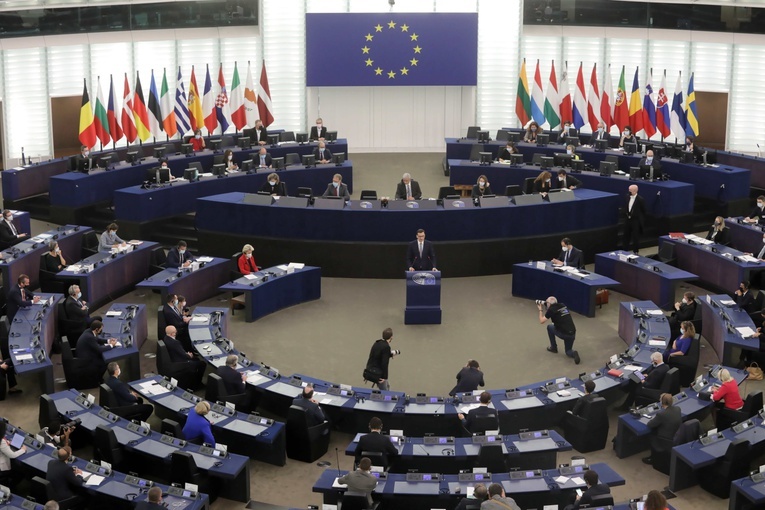 Morawiecki w PE: Odrzucamy język gróźb i szantaż ze strony instytucji unijnych