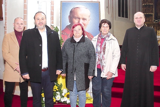 	W organizację TKCh zaangażowało się wielu parafian.