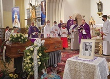 	Ceremonia ostatniego pożegnania w kościele Najświętszego Serca Pana Jezusa w Bytomiu.