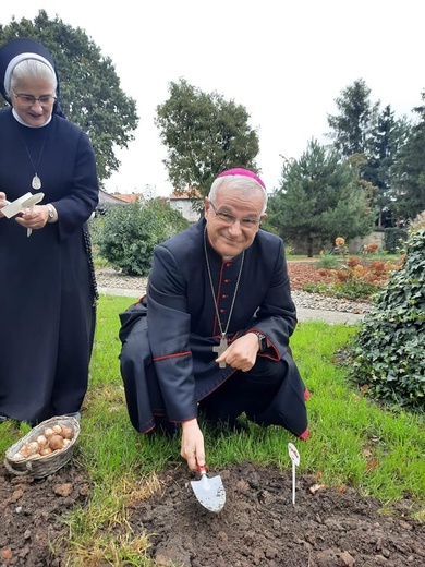 Biskup z odwiedzinami w dzierżoniowskim ZOL-u