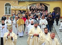 Główne obchody odpustowe odbyły się 17 października. Po uroczystej Mszy św. wierni przeszli z Najświętszym Sakramentem i relikwiami śląskiej księżnej w procesji wokół bazyliki.