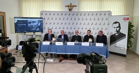 Warszawa. Konferencja prasowa na temat zbliżającej się beatyfikacji ks. Jana Machy