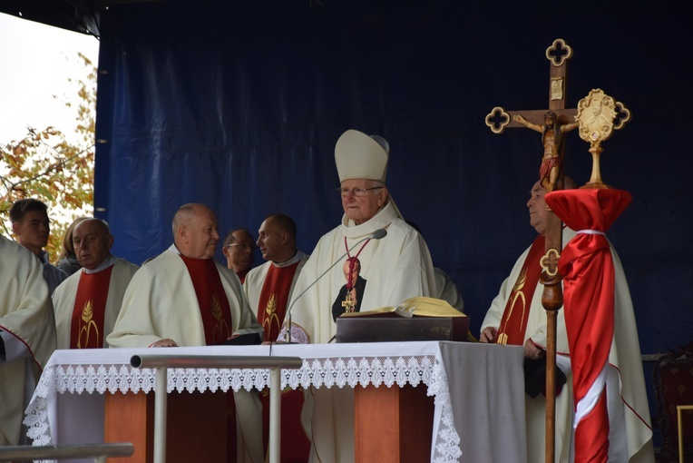 Wprowadzenie relikwii bł. Prymasa Tysiąclecia do Skierniewic