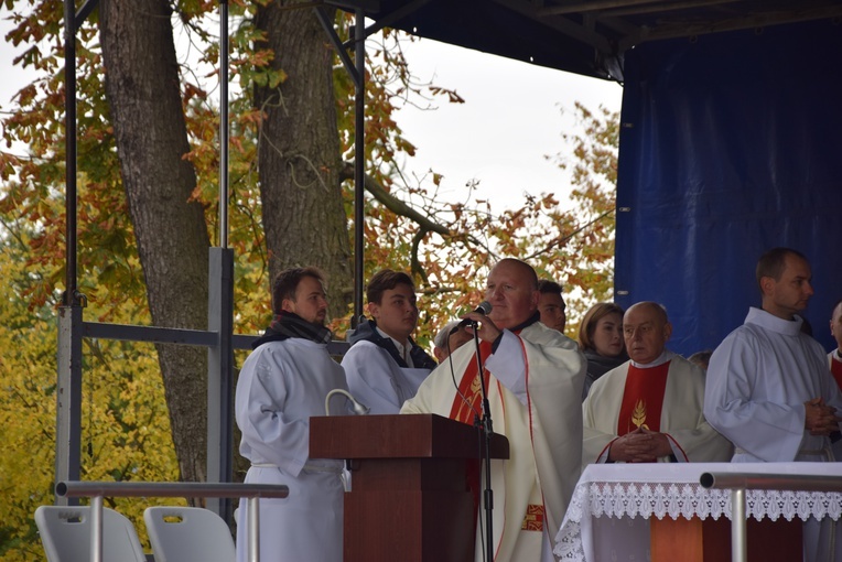 Wprowadzenie relikwii bł. Prymasa Tysiąclecia do Skierniewic