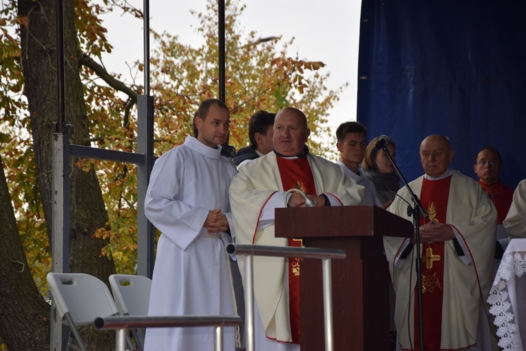Wprowadzenie relikwii bł. Prymasa Tysiąclecia do Skierniewic