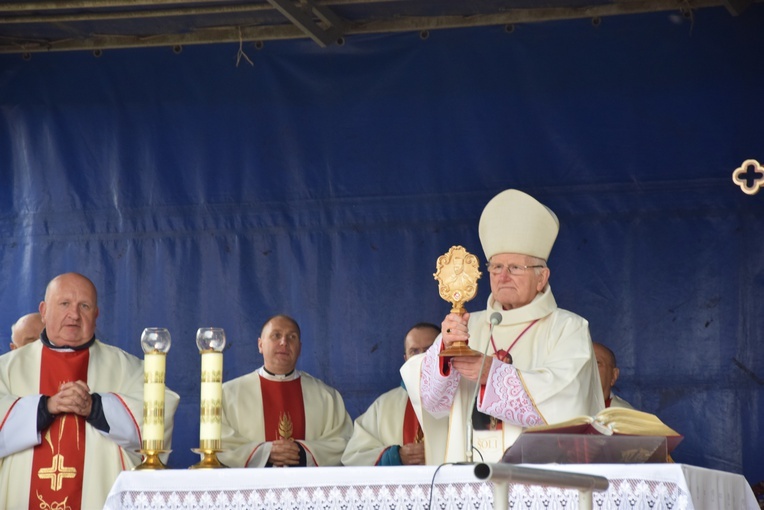 Wprowadzenie relikwii bł. Prymasa Tysiąclecia do Skierniewic