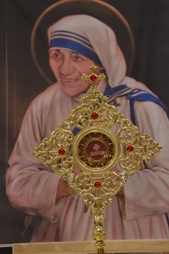 Wprowadzenie relikwii św. Matki Teresy do parafii w Bobrku