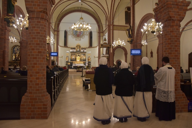 Wprowadzenie relikwii św. Matki Teresy do parafii w Bobrku