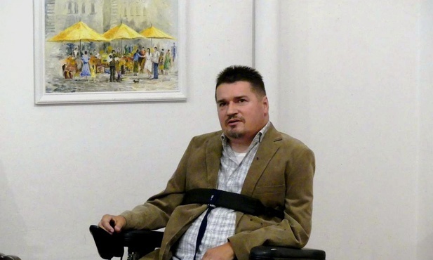 Jan Sporek podczas wernisażu wystawy jego prac w Galerii Domu Kultury Włókniarzy w Bielsku-Białej.