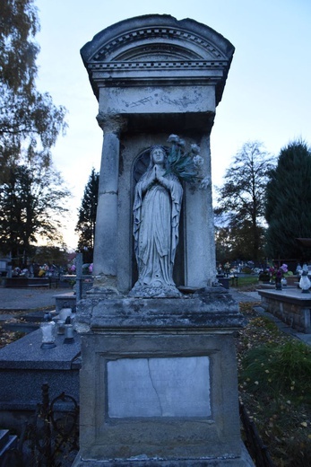 Nagrobki w Łososinie Górnej 