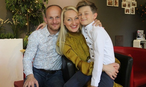 Jolanta, Dawid Budowie i ich syn Mateusz - odtwócy ról rodziców św. Jana Sarkandra i samego świętego w wieku 13 lat.