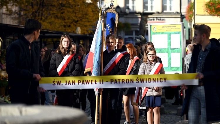 Skarby Jana Pawła II. Młodzi uczcili patrona Świdnicy