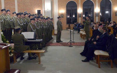 Koncert chóru Reprezentacyjnego Zespołu Artystycznego Wojska Polskiego.