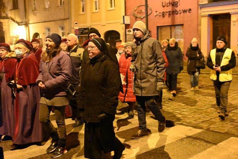 Procesja różańcowa ulicami Świdnicy