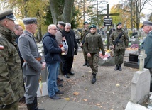 Modlitwa i upamiętnienie bohaterów przy Kwaterze Legionowej na cmentarzu rzymskokatolickim w Radomiu przy ul. Limanowskiego.