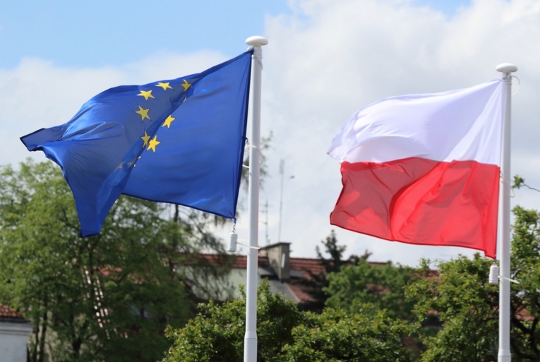 Politycy PiS i opozycji pewni, że unijne środki trafią do Polski