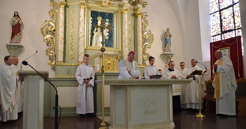Poświęcenie nowego ołtarza w Luzinie